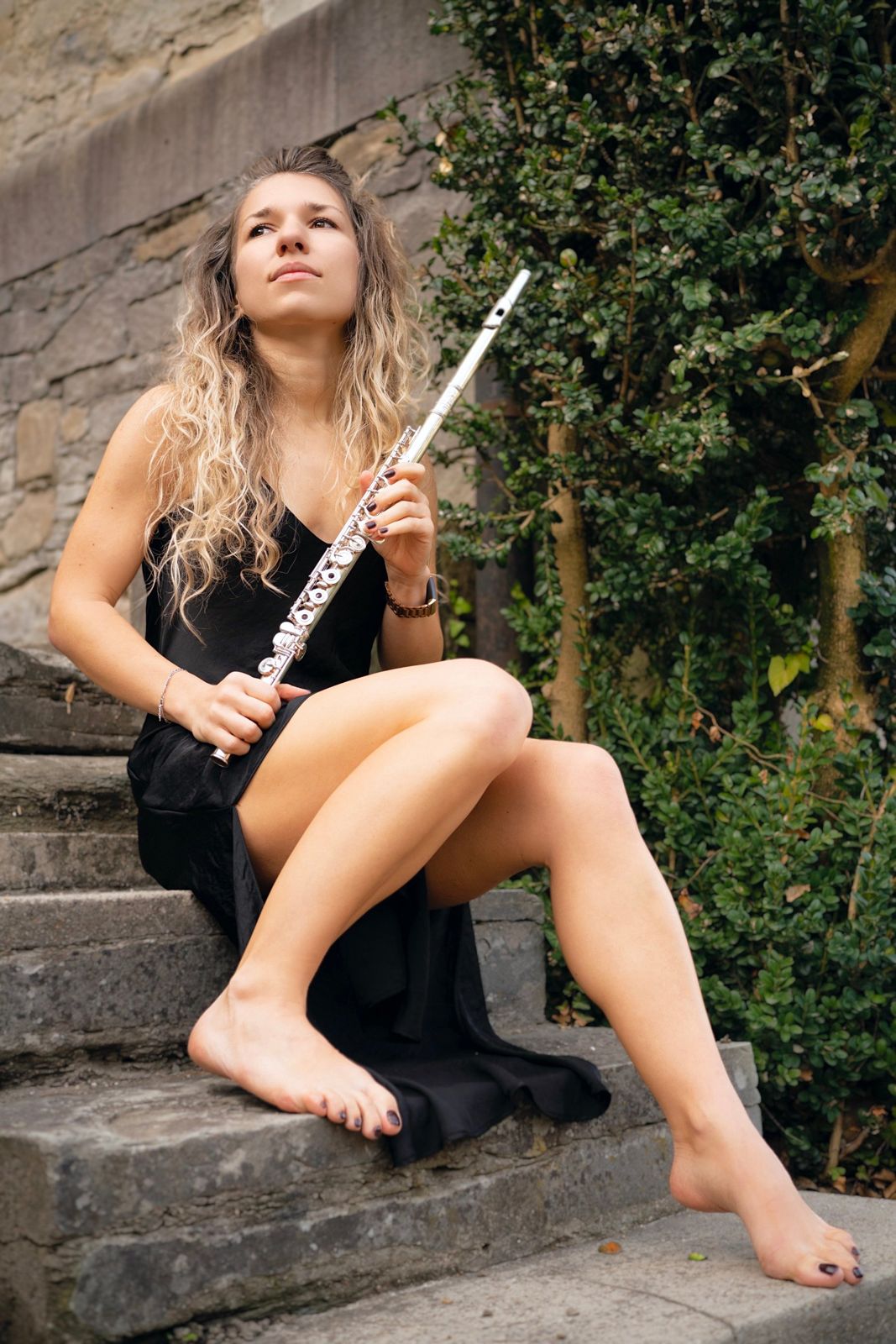 Tania Pimenova with her flute on stone steps